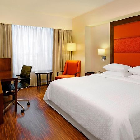 Four Points By Sheraton Ahmedabad Exterior photo