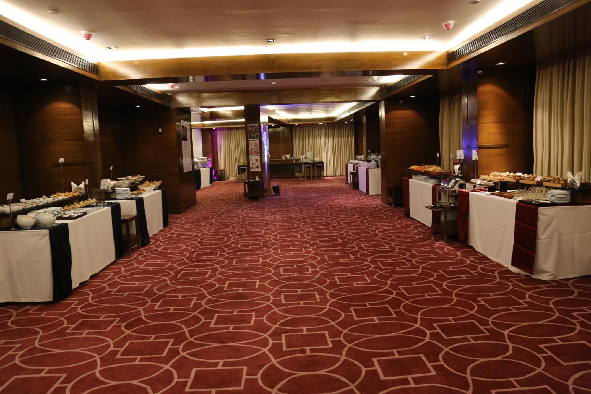 Four Points By Sheraton Ahmedabad Exterior photo