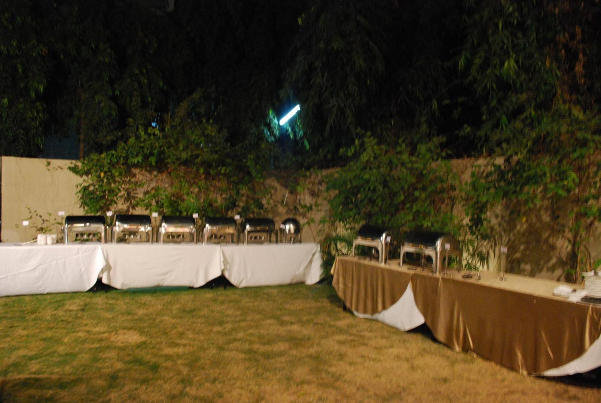 Four Points By Sheraton Ahmedabad Exterior photo