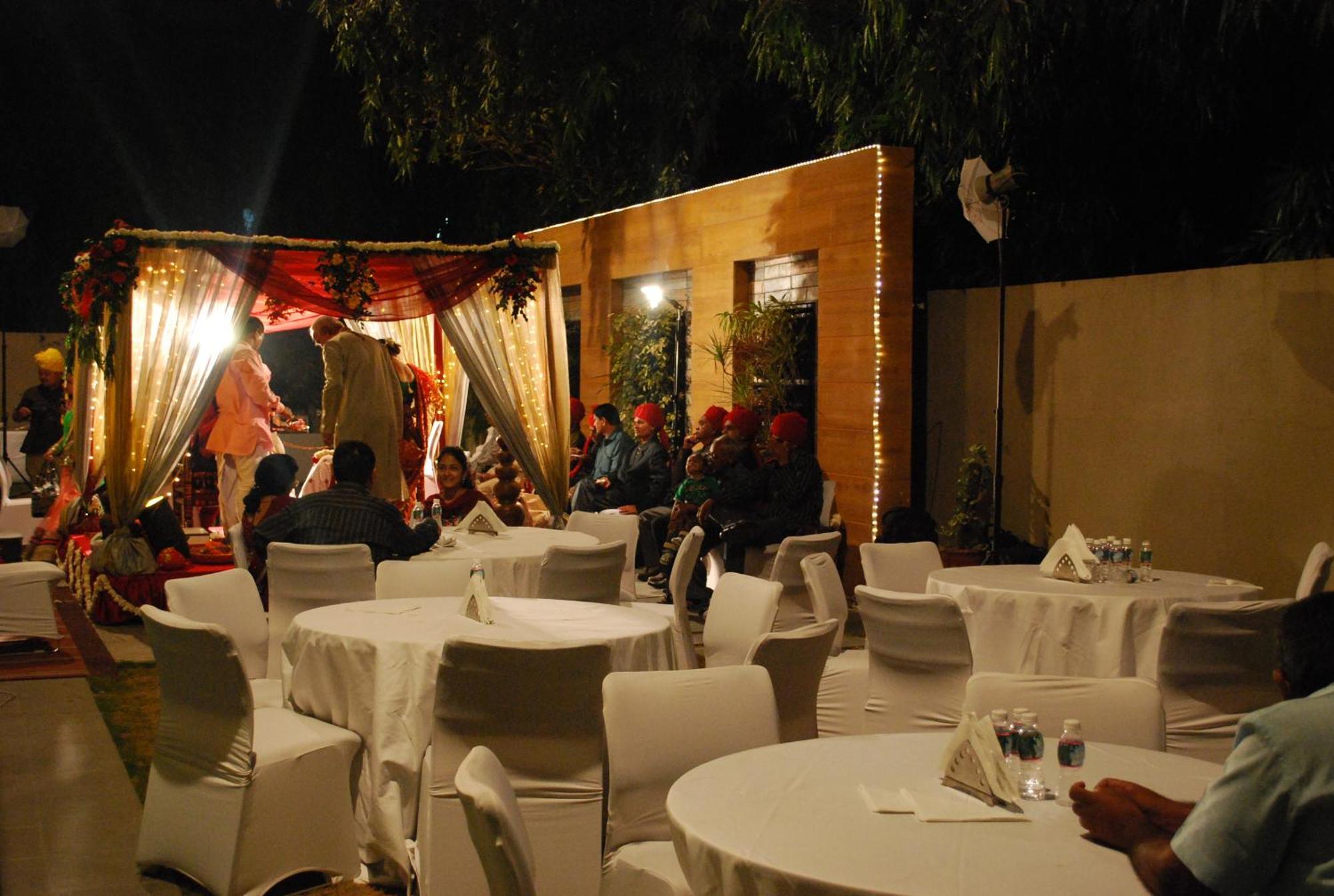 Four Points By Sheraton Ahmedabad Exterior photo