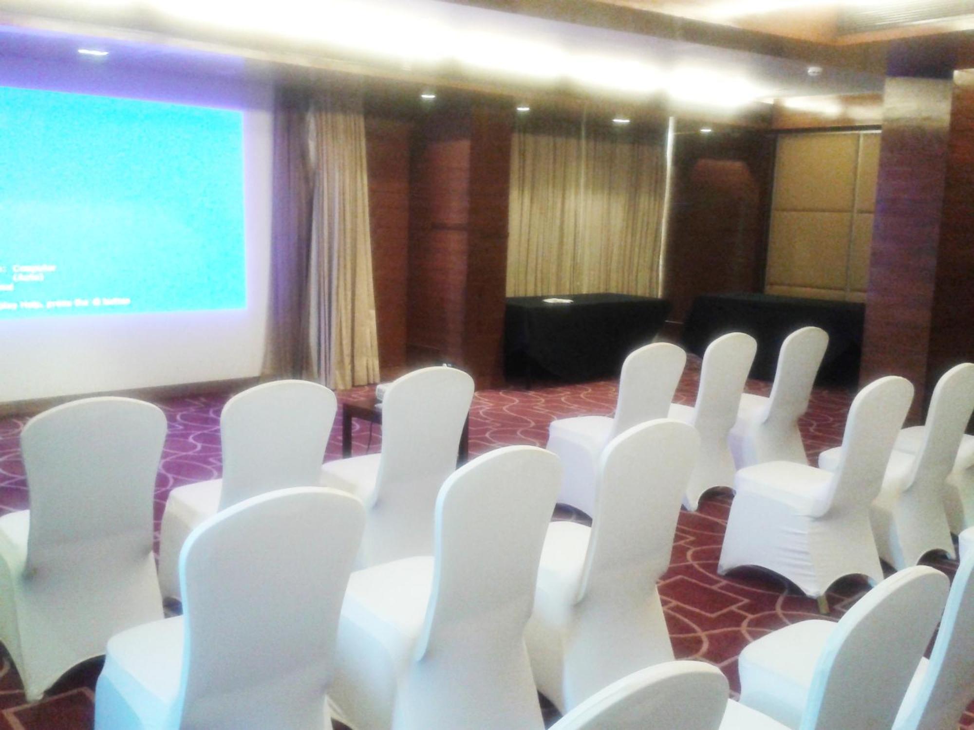 Four Points By Sheraton Ahmedabad Exterior photo