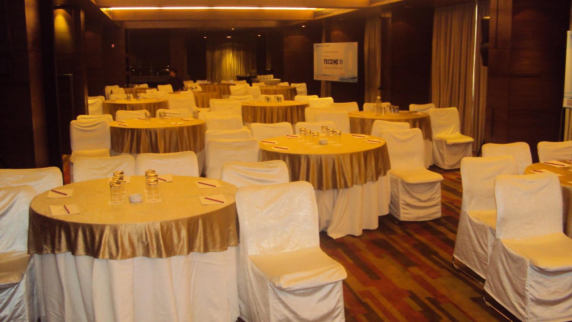 Four Points By Sheraton Ahmedabad Exterior photo