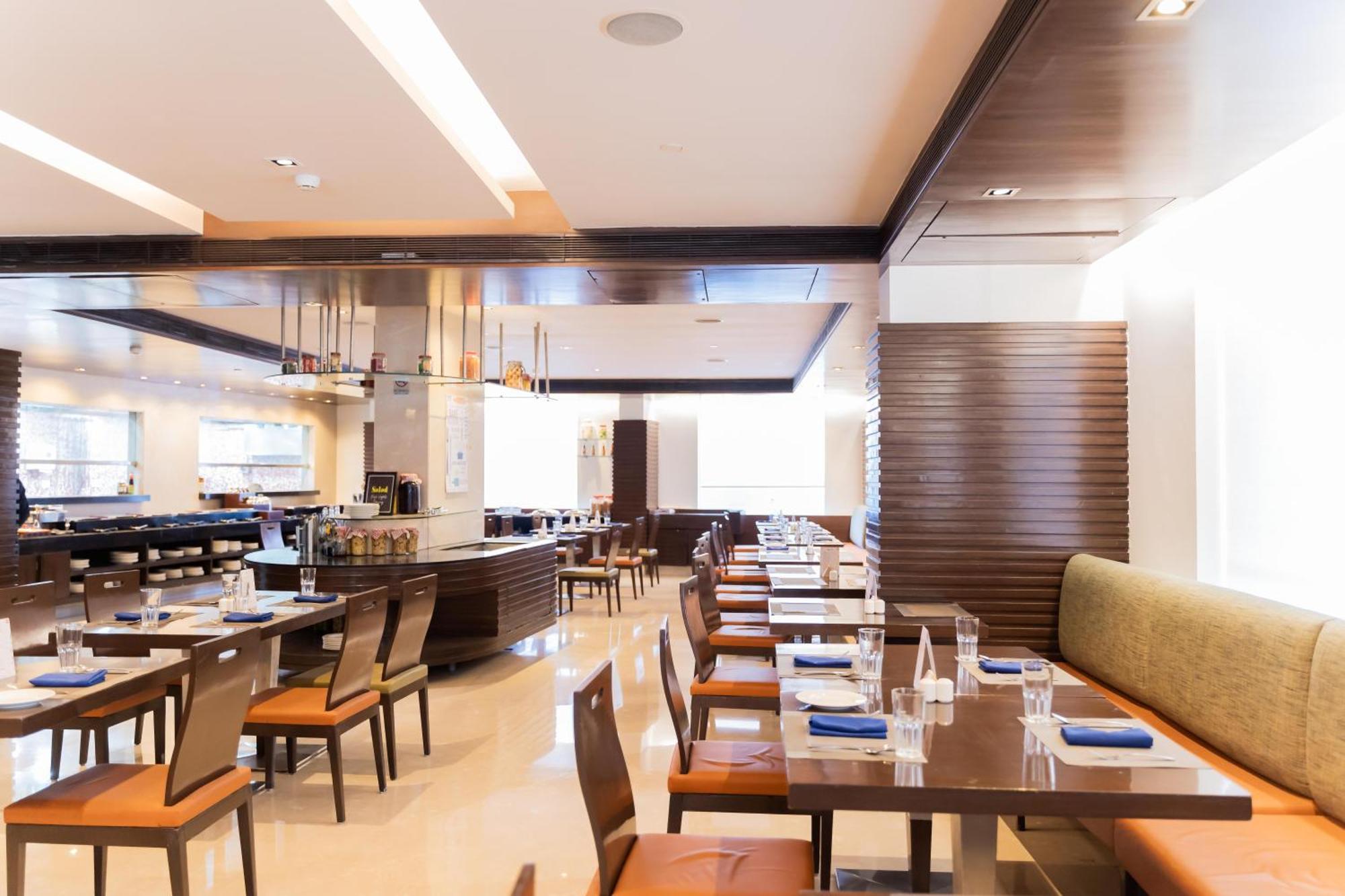 Four Points By Sheraton Ahmedabad Exterior photo