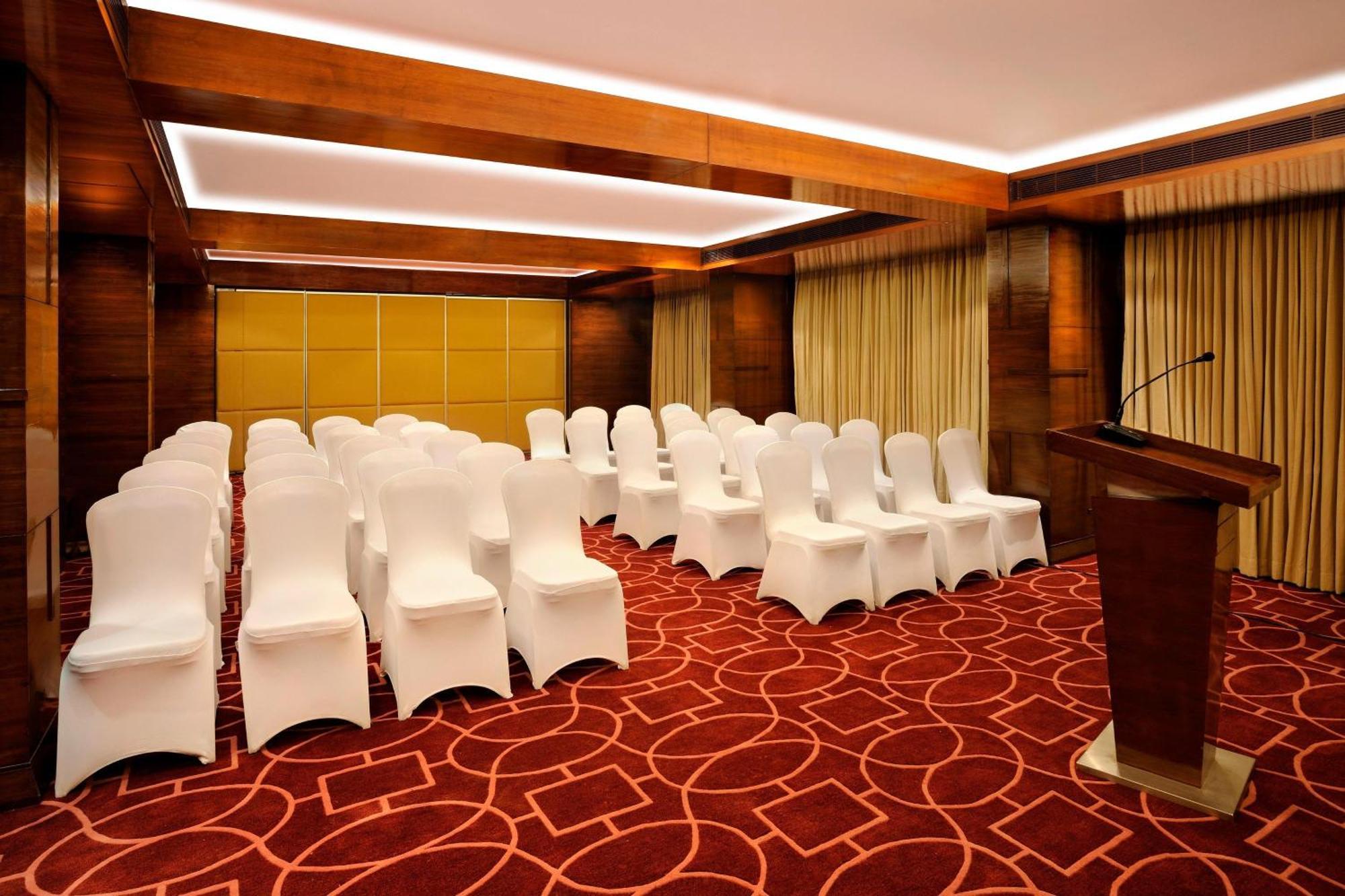 Four Points By Sheraton Ahmedabad Exterior photo
