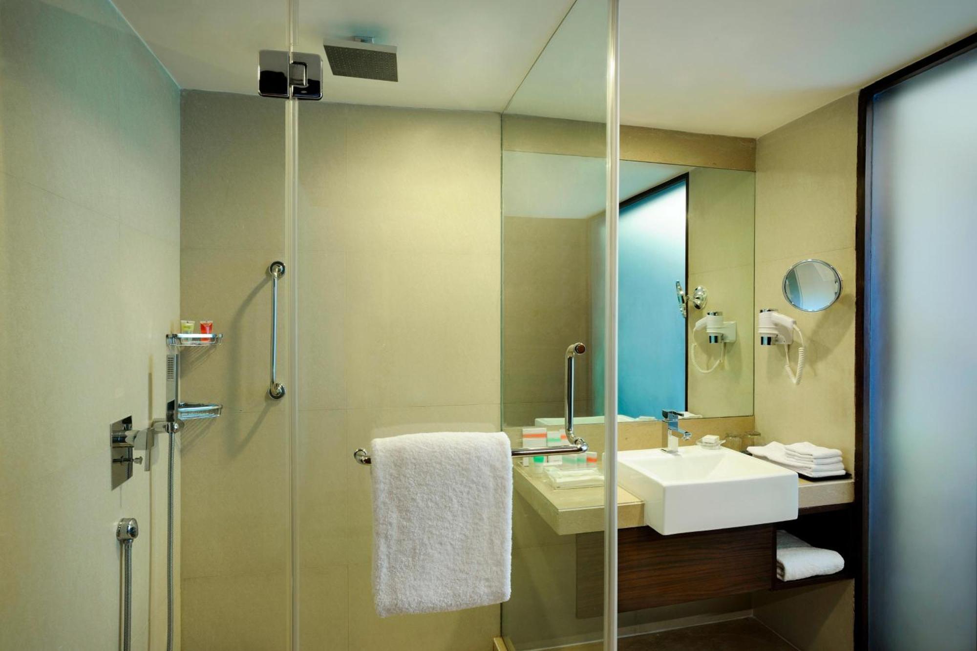 Four Points By Sheraton Ahmedabad Exterior photo