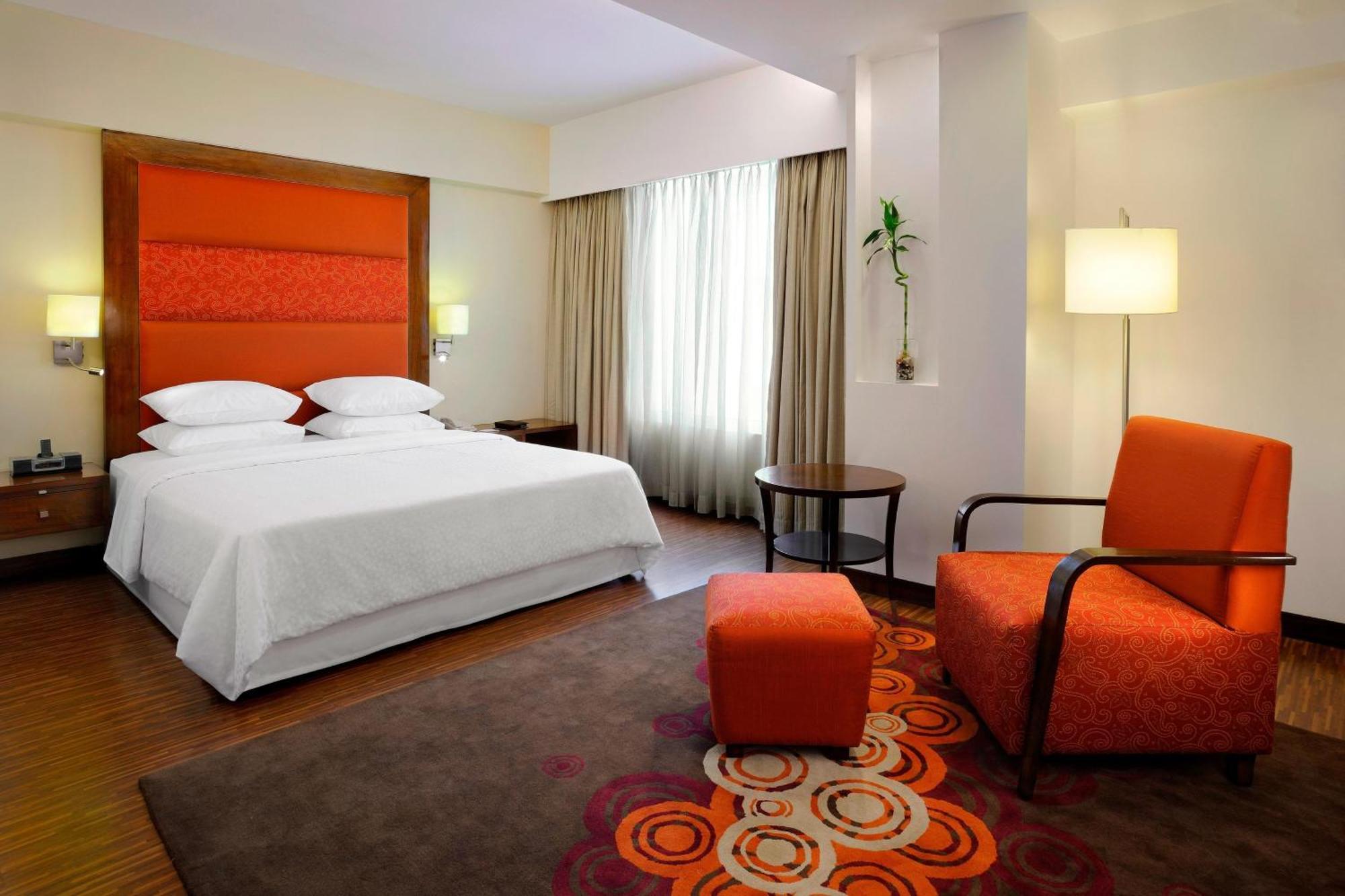 Four Points By Sheraton Ahmedabad Exterior photo