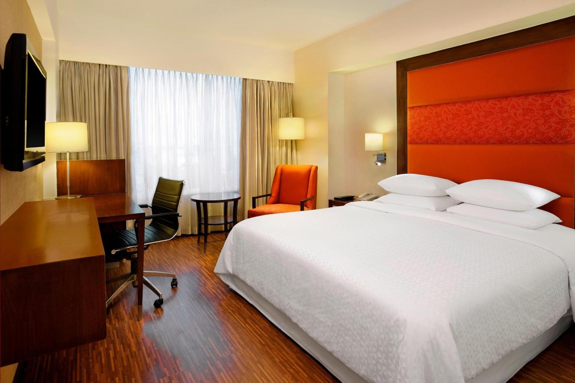 Four Points By Sheraton Ahmedabad Exterior photo