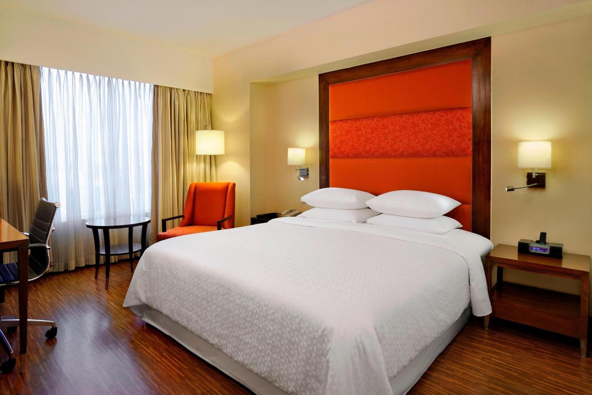 Four Points By Sheraton Ahmedabad Exterior photo