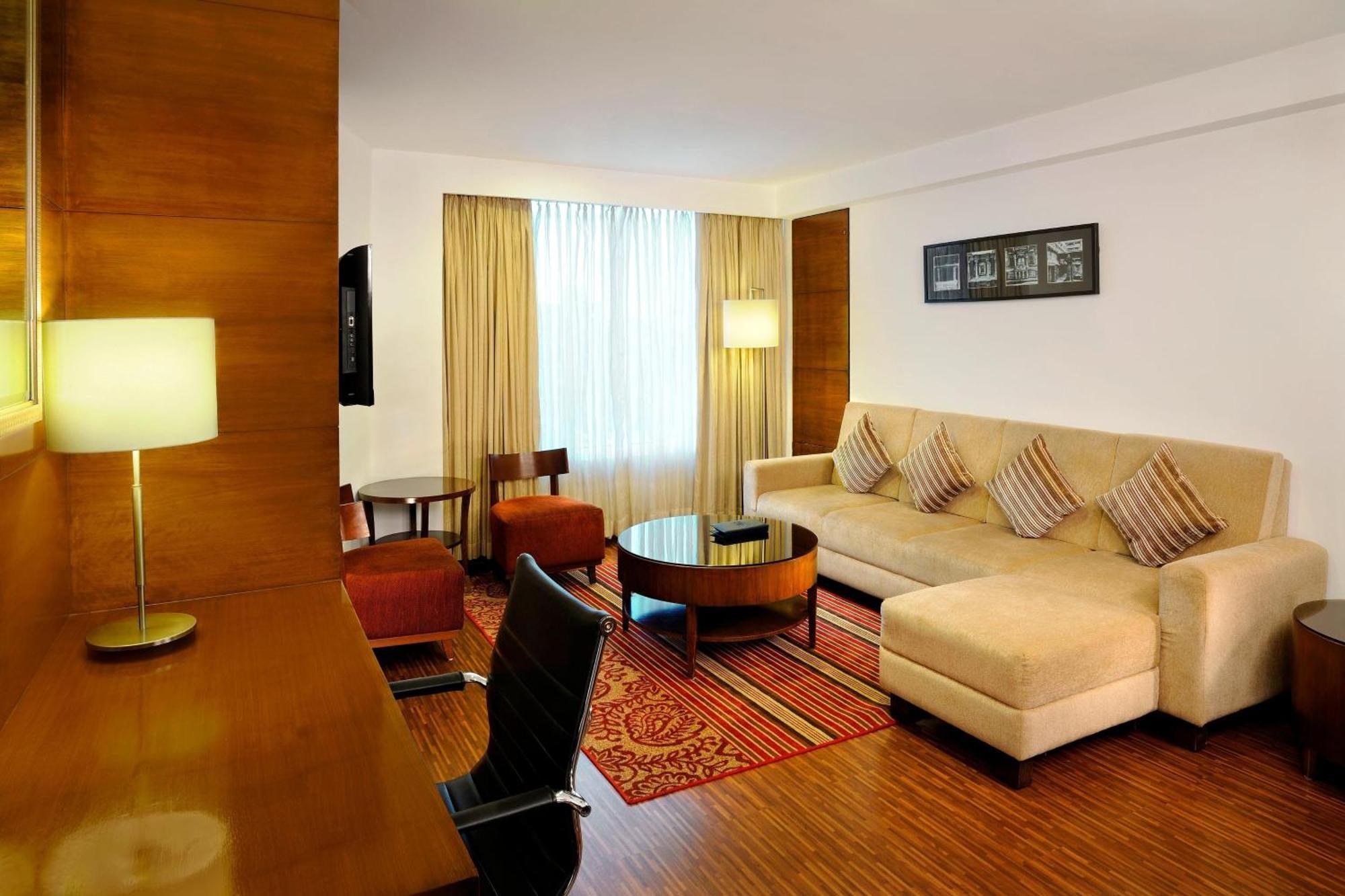 Four Points By Sheraton Ahmedabad Exterior photo
