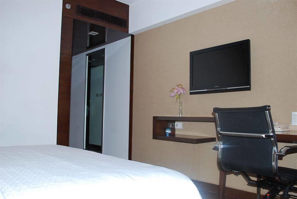 Four Points By Sheraton Ahmedabad Exterior photo